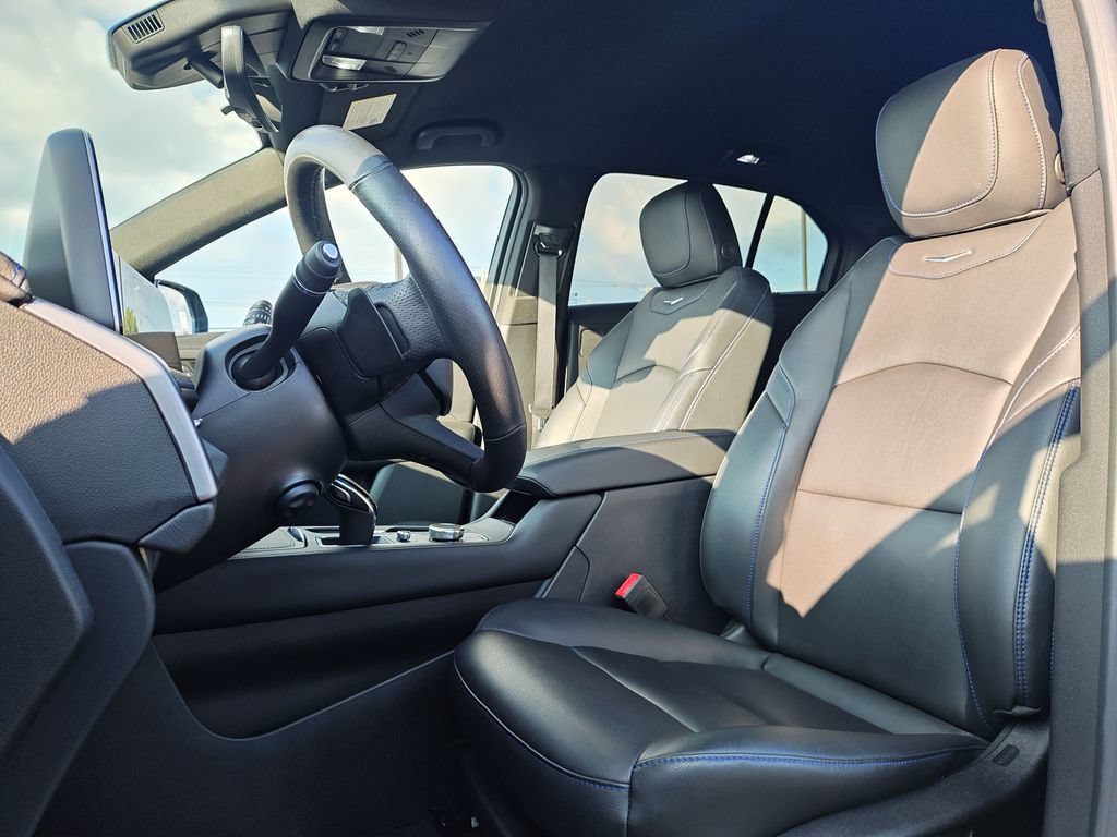 Used 2024 Cadillac XT4 Sport w/ Technology Package AWD/4WD image 13