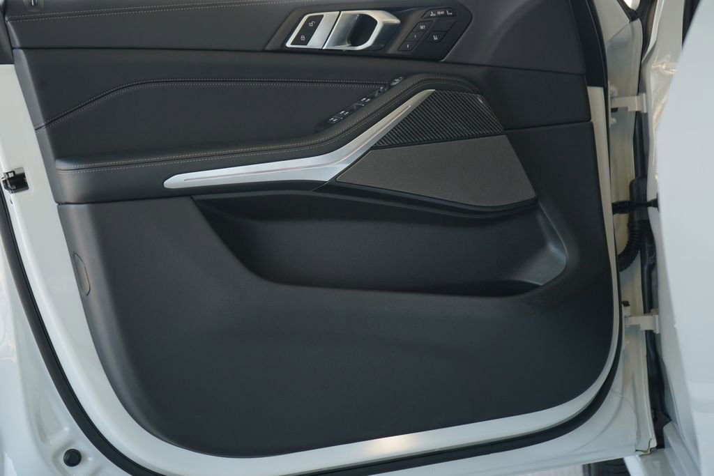 New 2026 BMW X7 M60i w/ Climate Comfort Package image 6