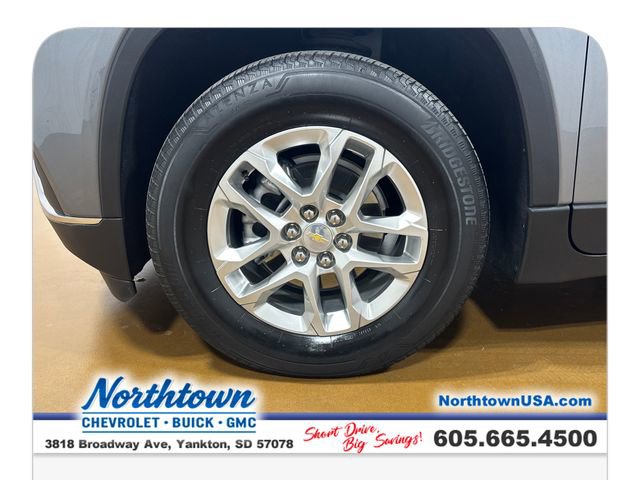 Used 2021 Chevrolet Traverse LT image 12