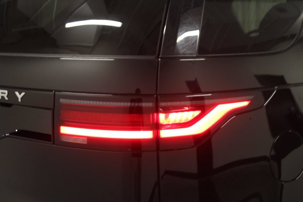 Used 2025 Land Rover Discovery S AWD/4WD image 8