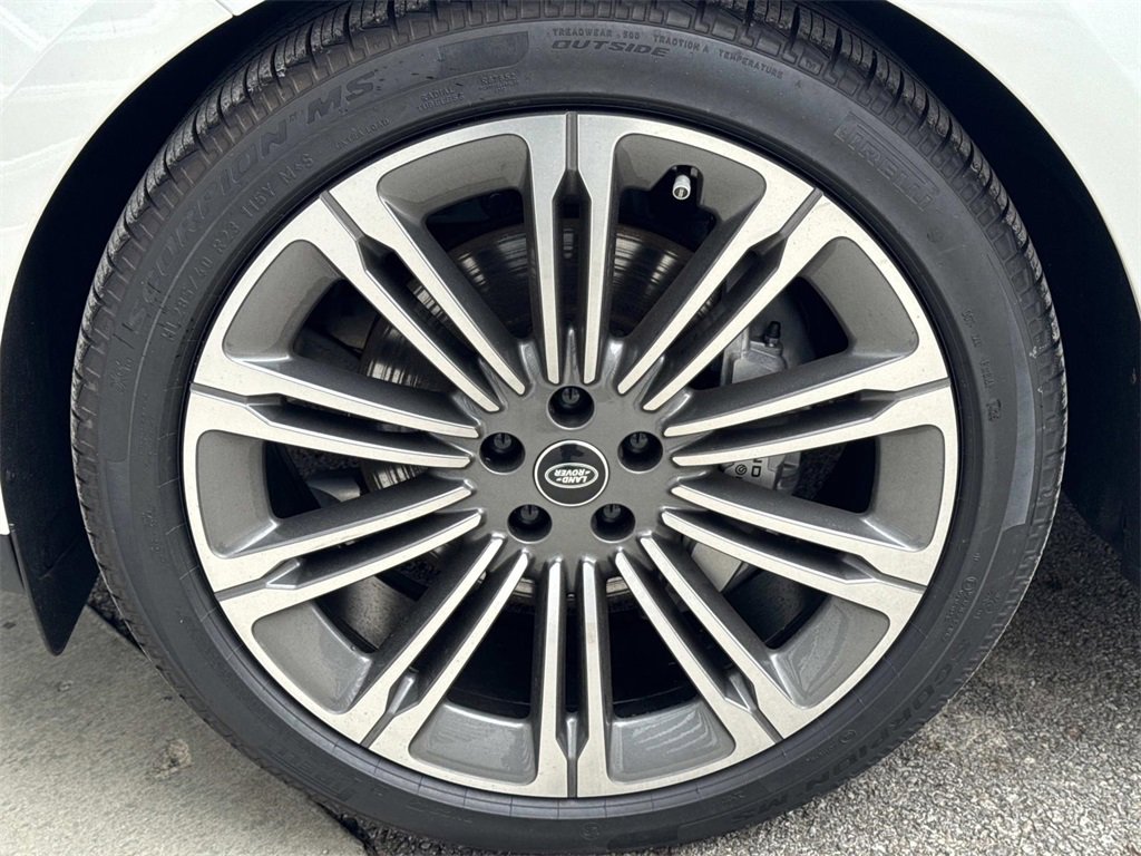 New 2025 Land Rover Range Rover Sport SE image 12