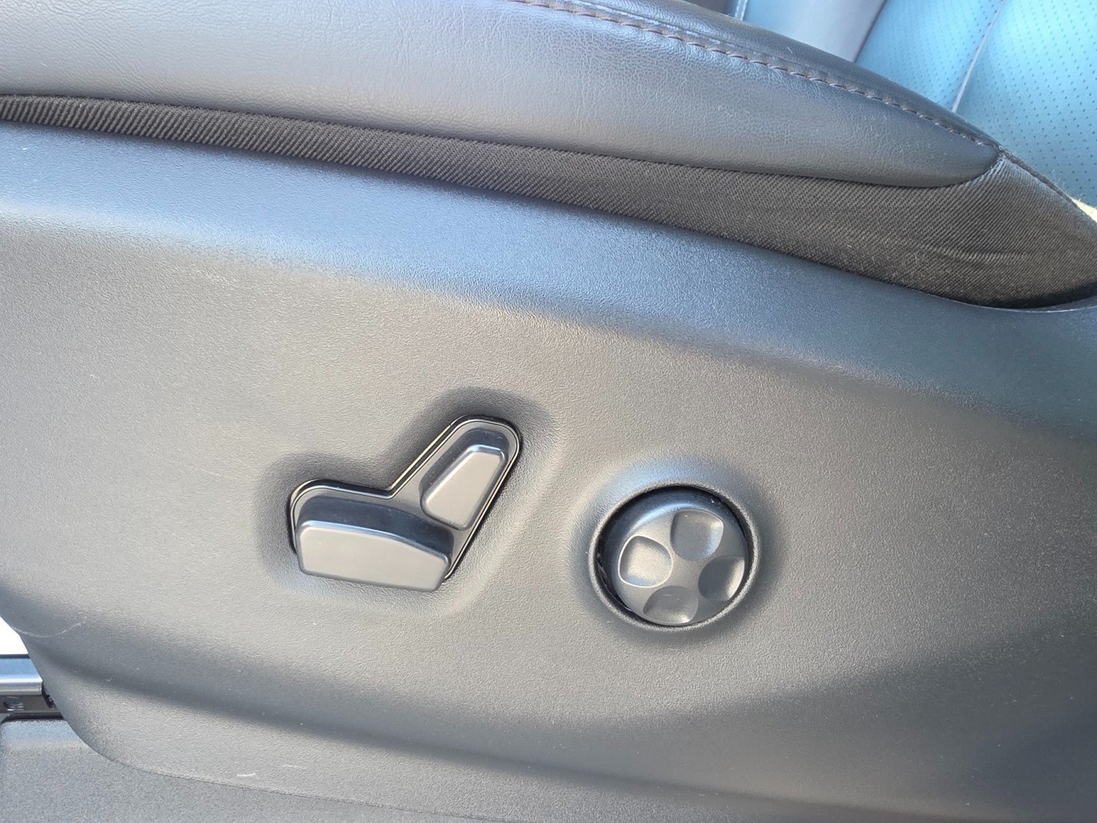 Used 2024 Chrysler Pacifica Touring-L FWD image 35