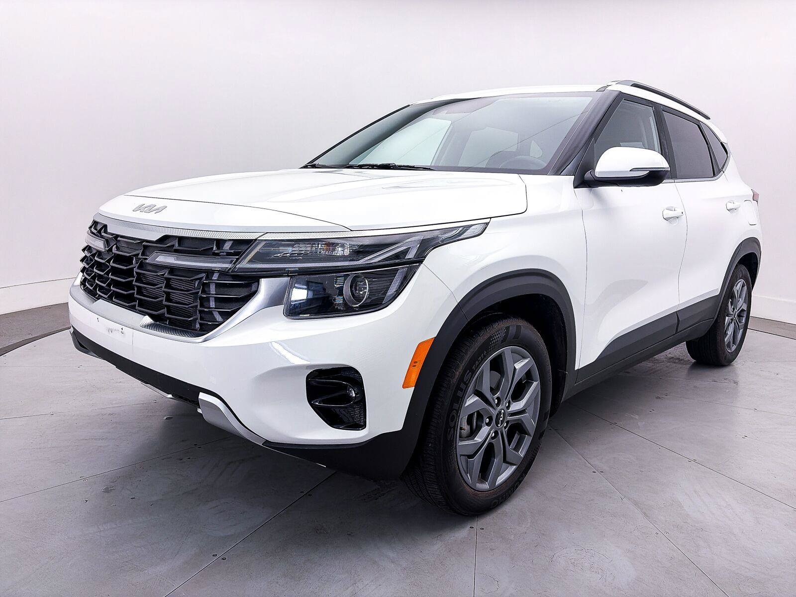 Used 2024 Kia Seltos S FWD image 11