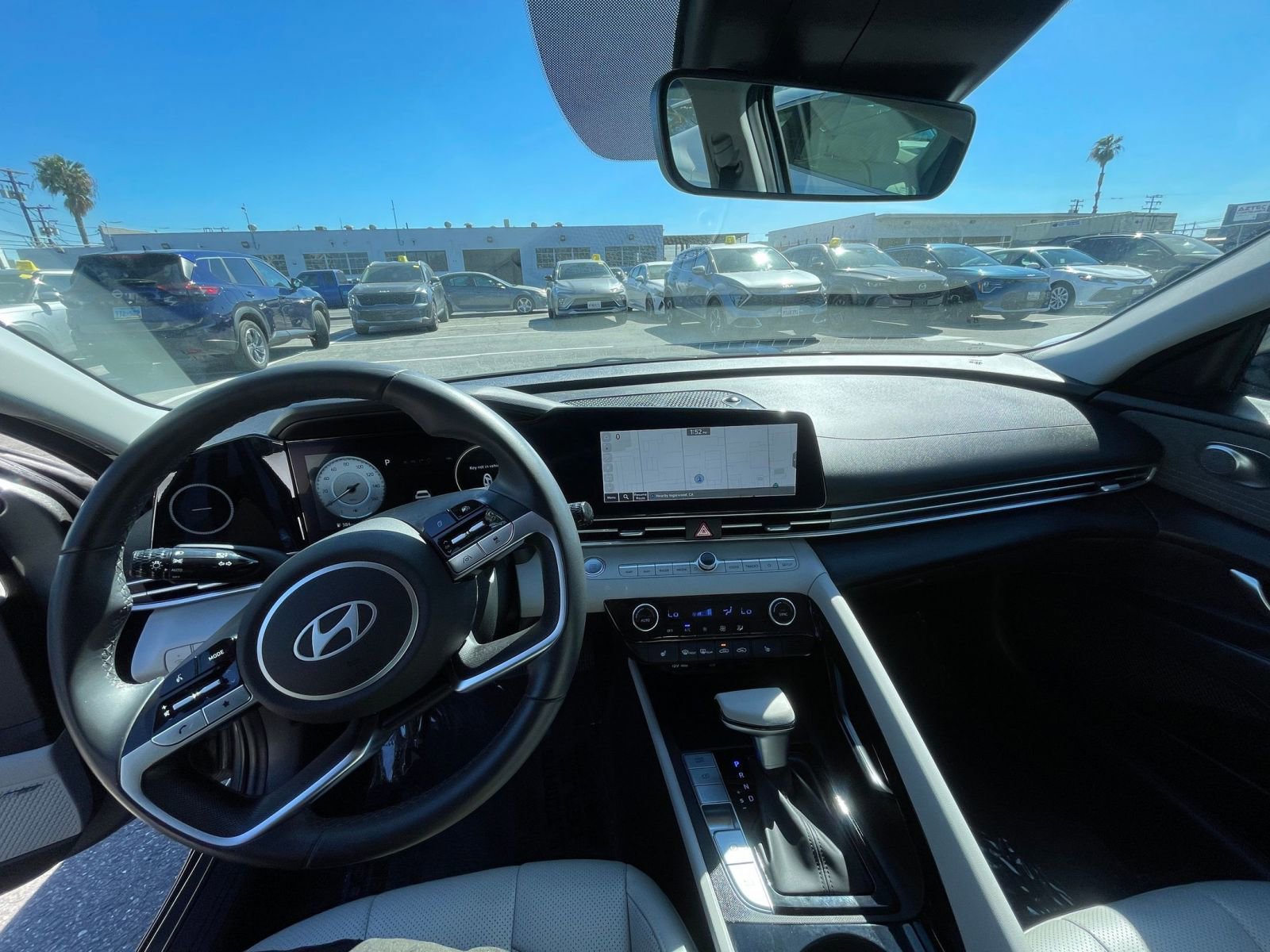 Used 2025 Hyundai Elantra Limited image 36