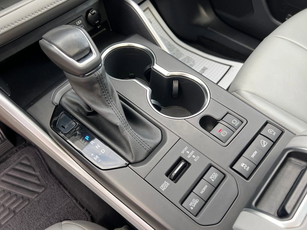 Used 2022 Toyota Highlander XLE image 22