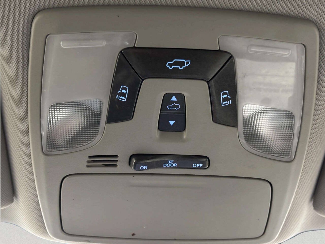 Used 2017 Toyota Sienna XLE Premium AWD/4WD image 32