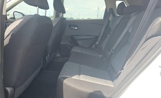 Used 2023 Nissan Rogue SV FWD image 14
