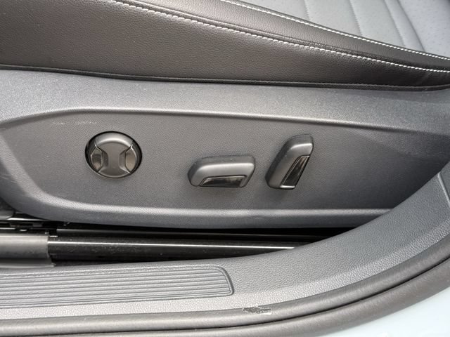 Used 2026 Volkswagen Jetta SE FWD image 25