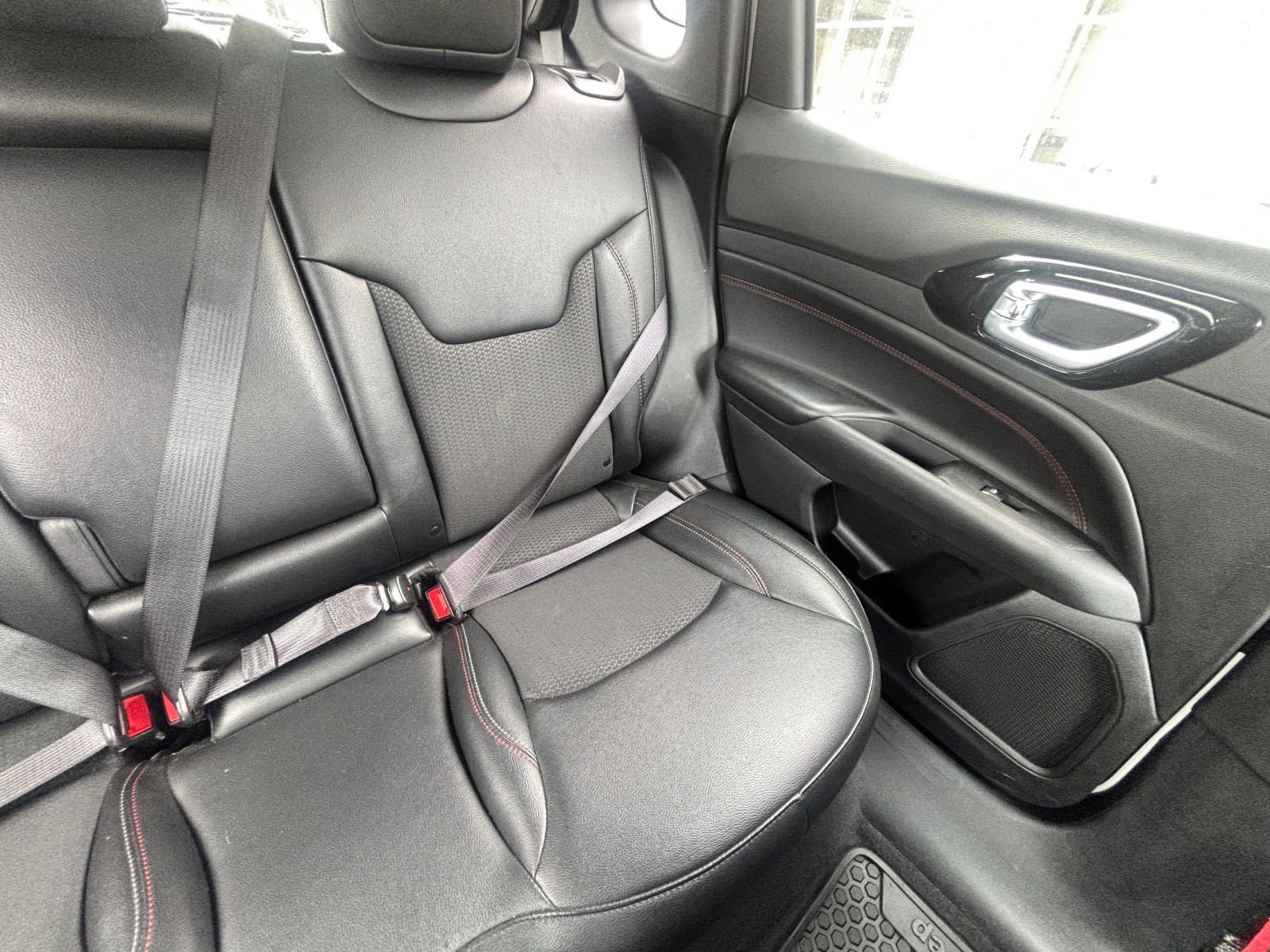 Used 2025 Jeep Compass Trailhawk AWD/4WD image 36