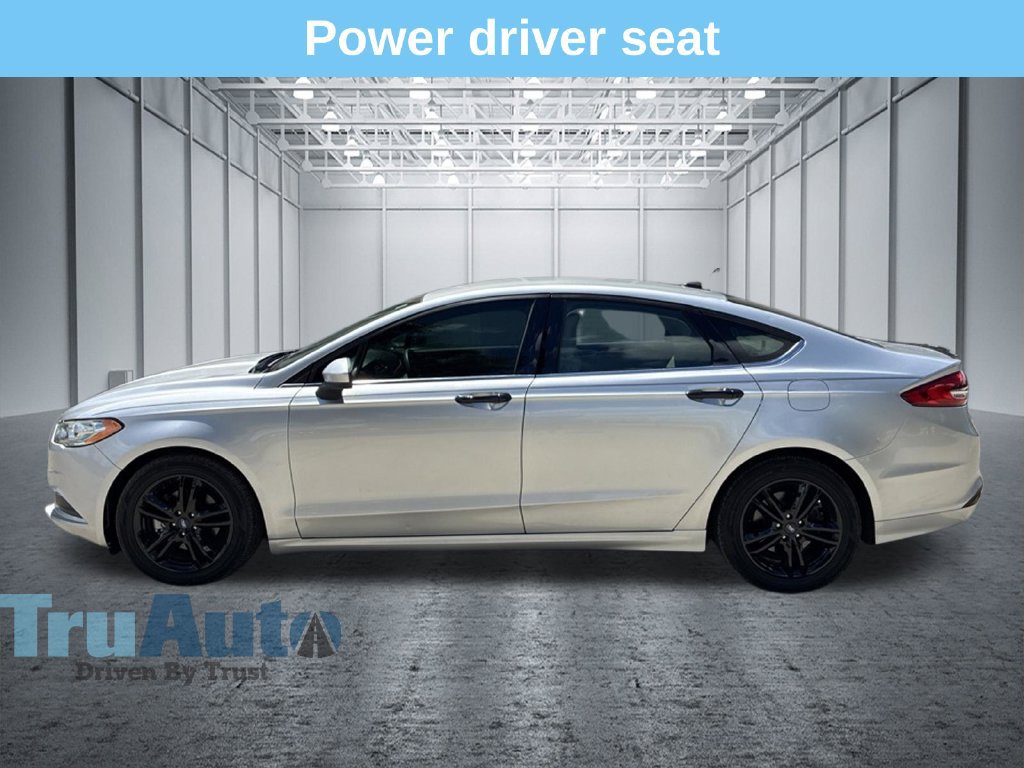 Used 2018 Ford Fusion SE w/ Fusion SE Technology Package FWD image 4