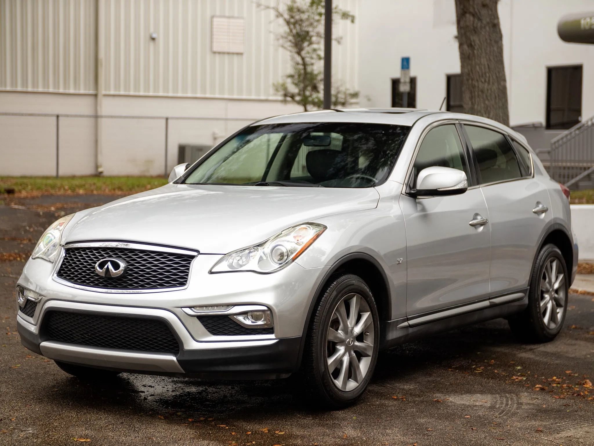 Used 2017 INFINITI QX50 2WD image 6