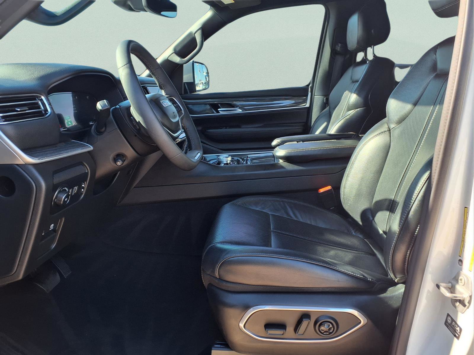 Used 2022 Jeep Wagoneer Series III w/ Flexible Seating Group AWD/4WD image 12