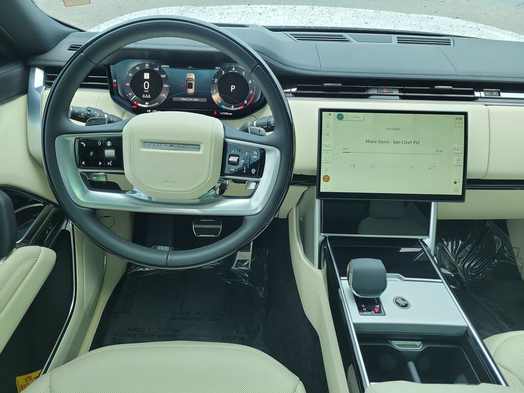 Certified 2025 Land Rover Range Rover SE AWD/4WD image 19