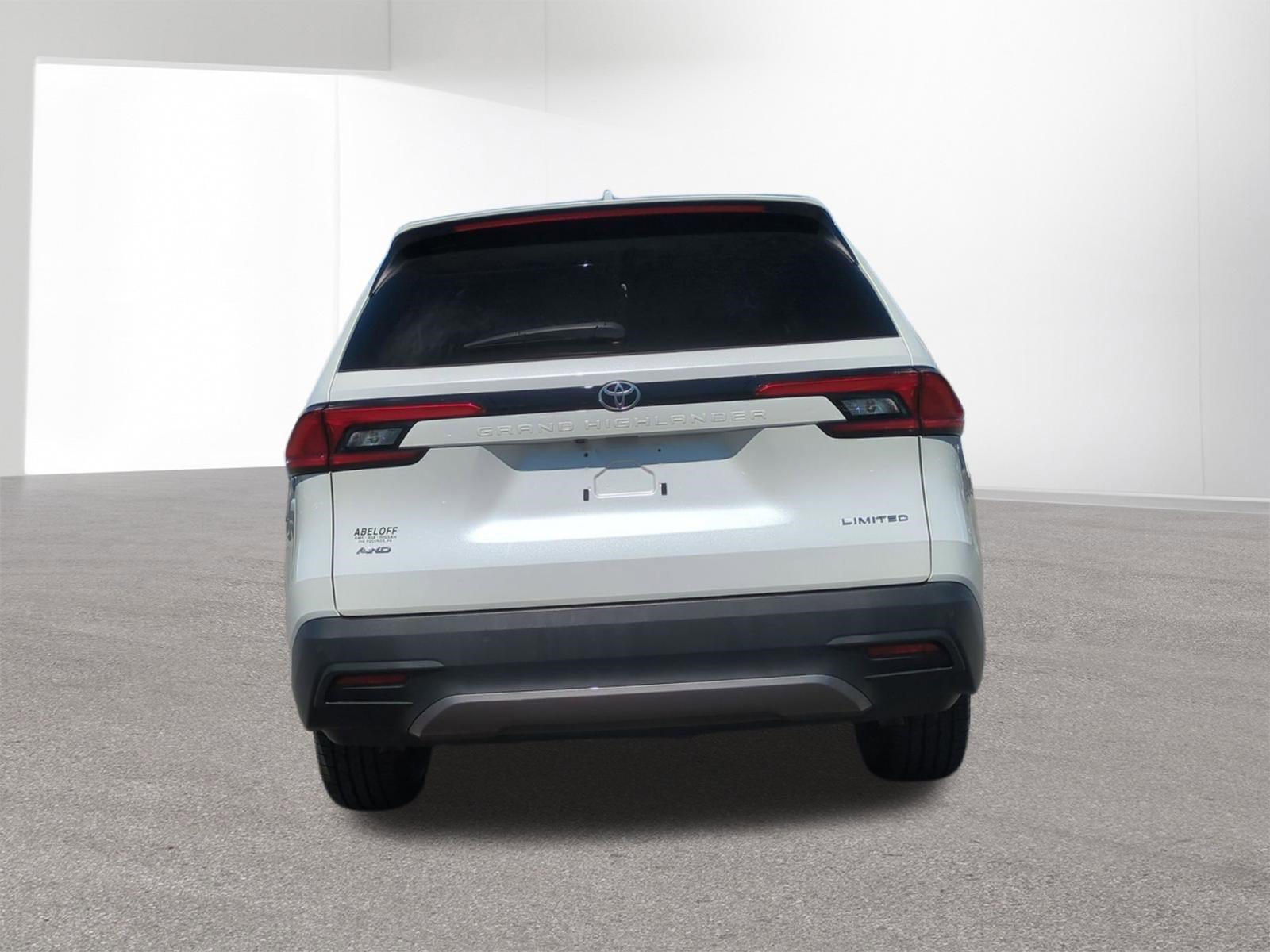 Used 2024 Toyota Grand Highlander Limited image 6