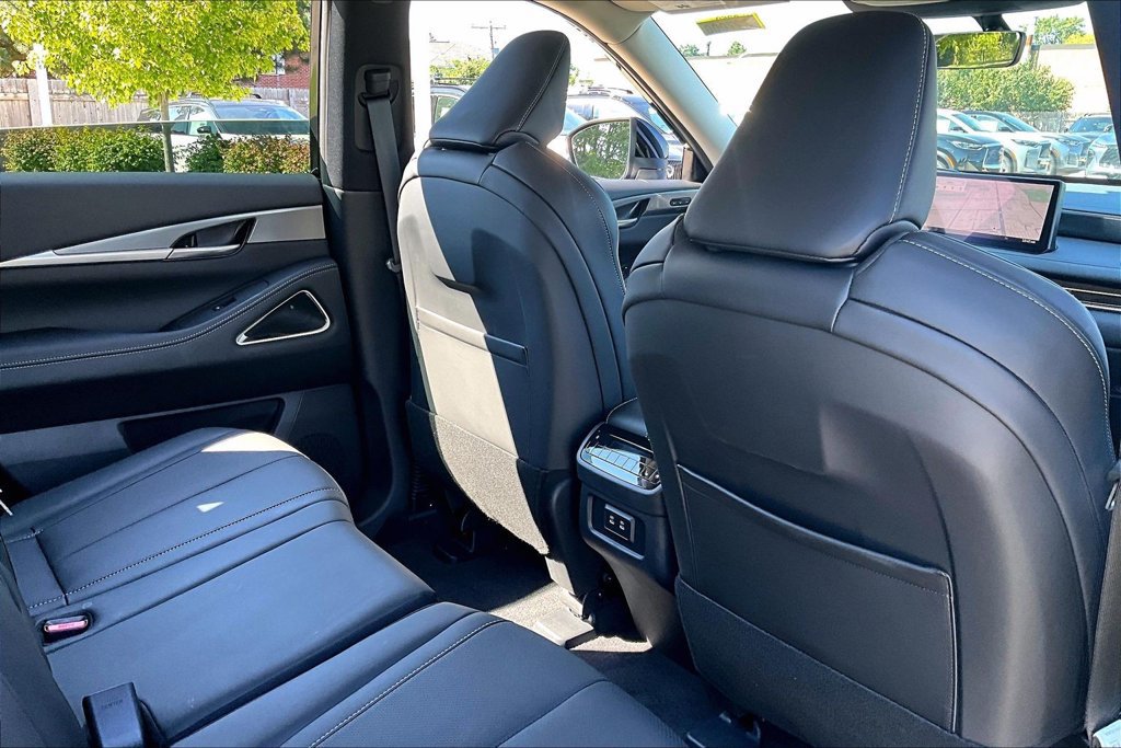 Certified 2027 INFINITI QX60 Luxe w/ Cargo Package AWD/4WD image 29