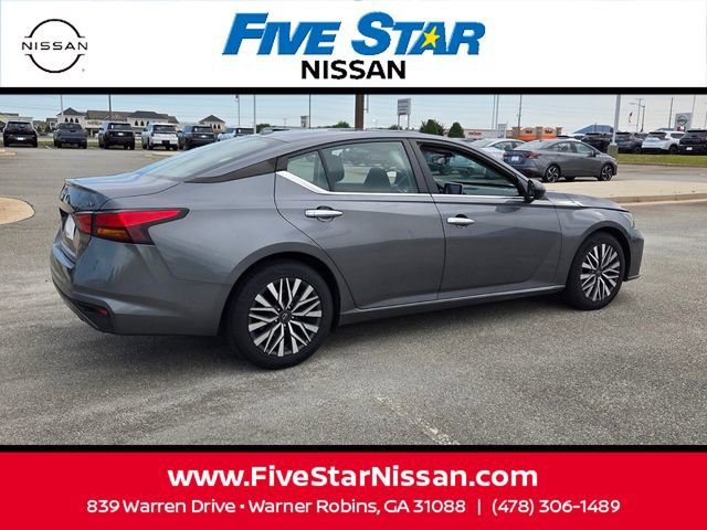 Used 2024 Nissan Altima 2.5 SV FWD image 14