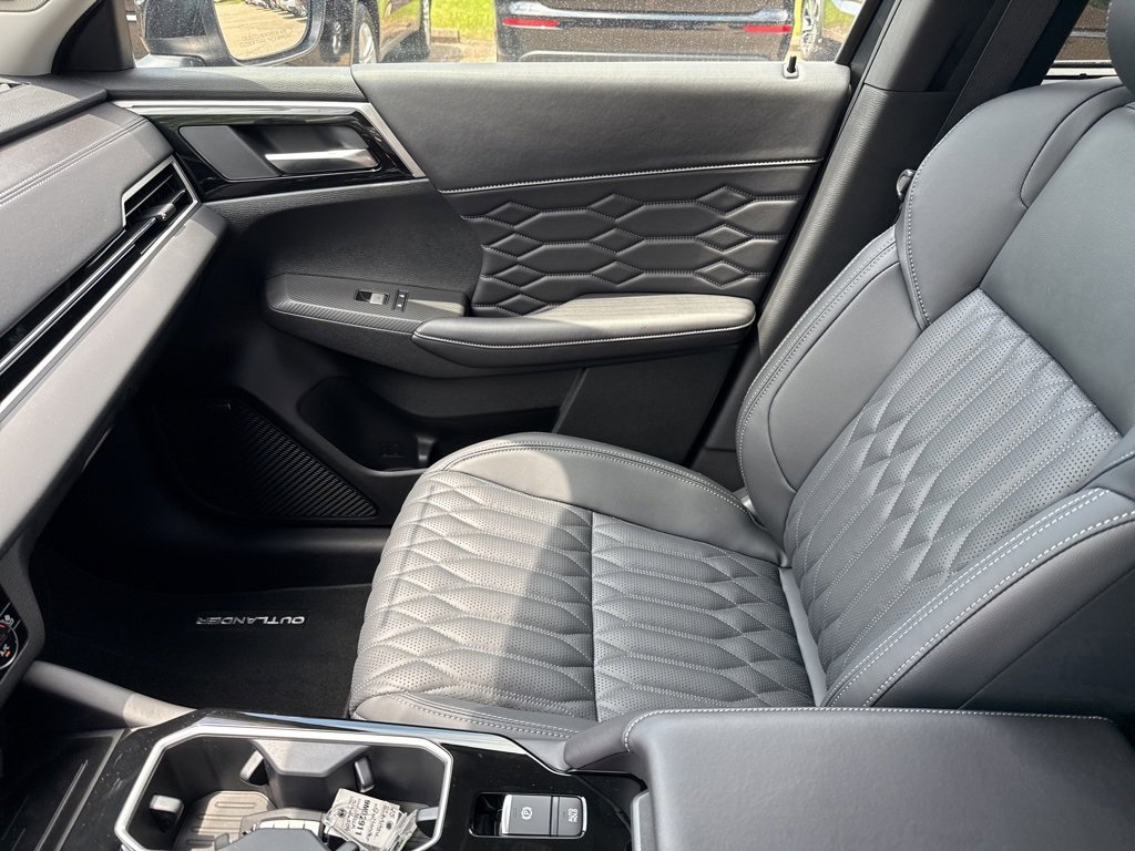 New 2025 Mitsubishi Outlander SEL image 26