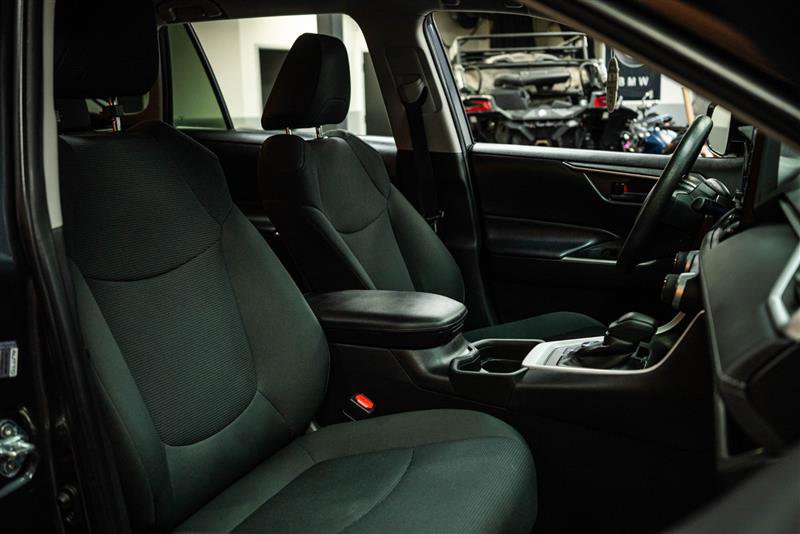 Used 2021 Toyota RAV4 LE image 14