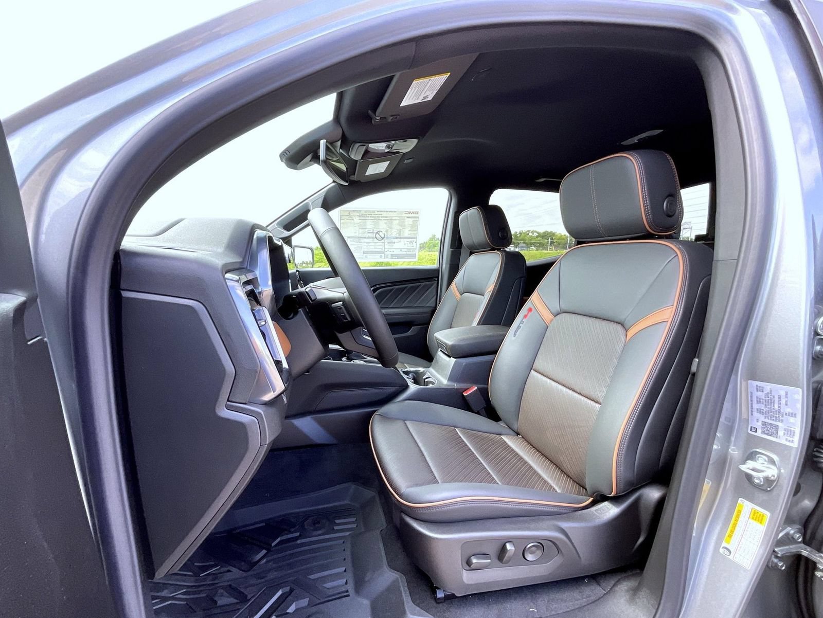 New 2026 GMC Canyon AT4 w/ AT4 Premium Package AWD/4WD image 10