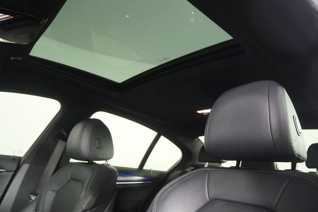 Used 2023 BMW 540i w/ M Sport Package image 11