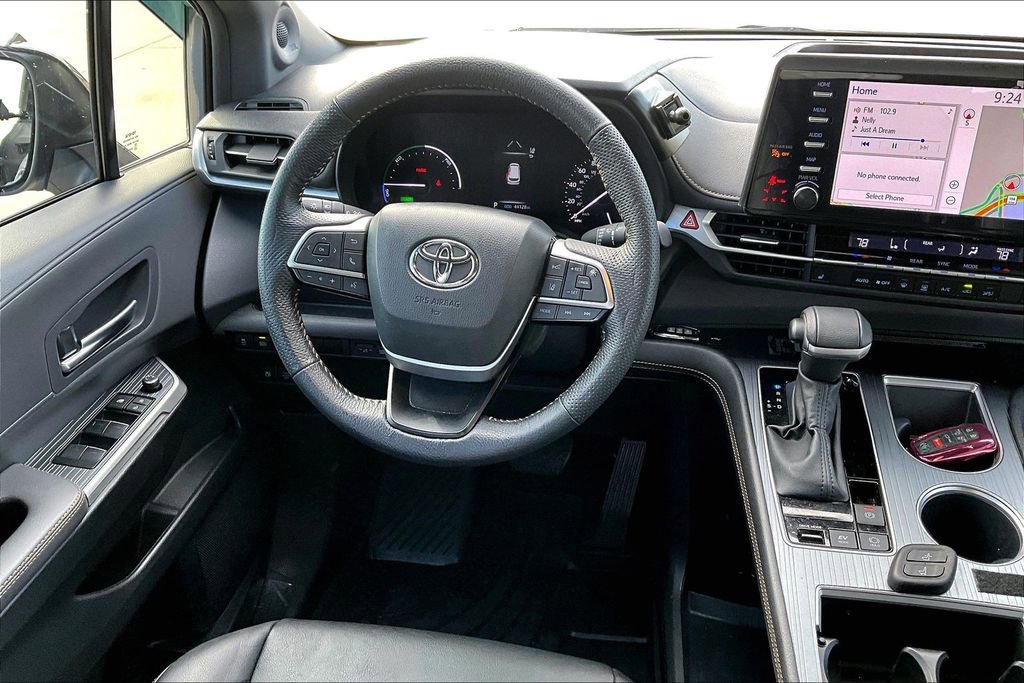 Used 2024 Toyota Sienna XLE Woodland Edition image 6