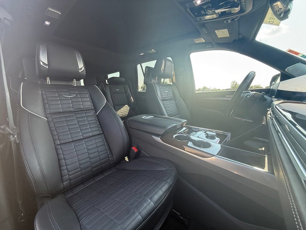 Certified 2025 Cadillac Escalade Sport Platinum w/ LPO, ONYX Package AWD/4WD image 31