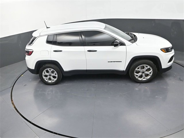 Used 2025 Jeep Compass Sport image 16