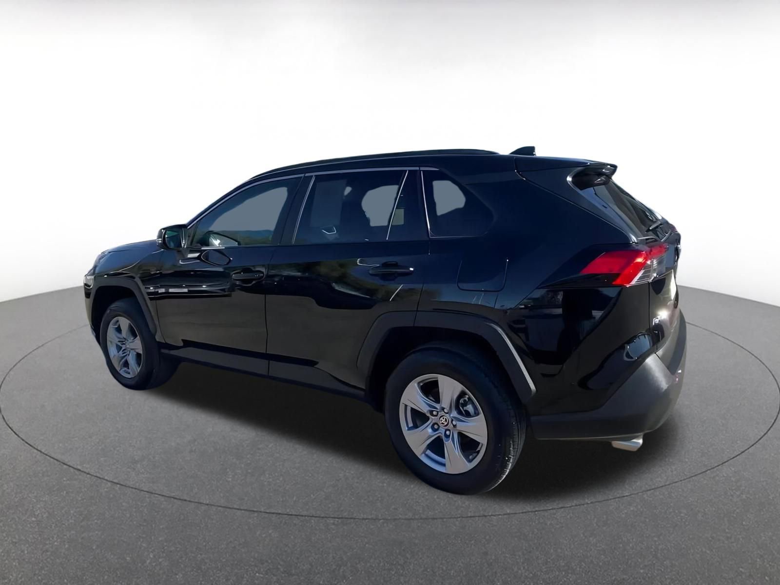 Used 2025 Toyota RAV4 XLE image 10