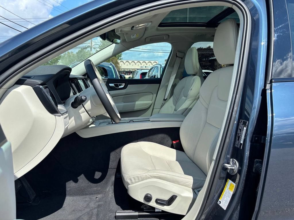Certified 2025 Volvo XC60 B5 Core w/ Protection Package Premier AWD/4WD image 16
