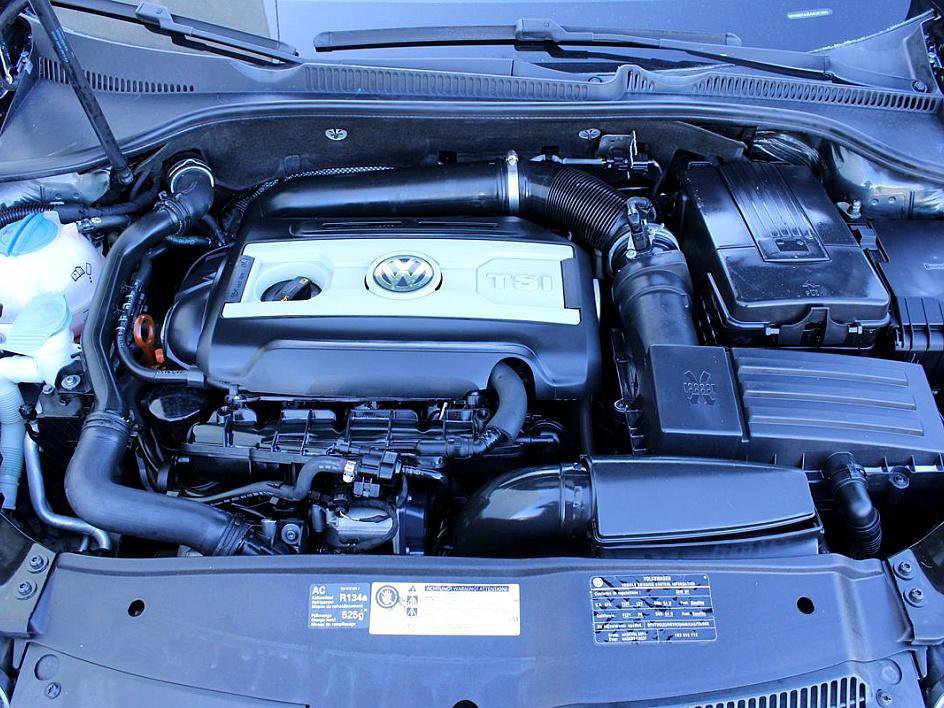 Used 2010 Volkswagen GTI 2-Door image 17