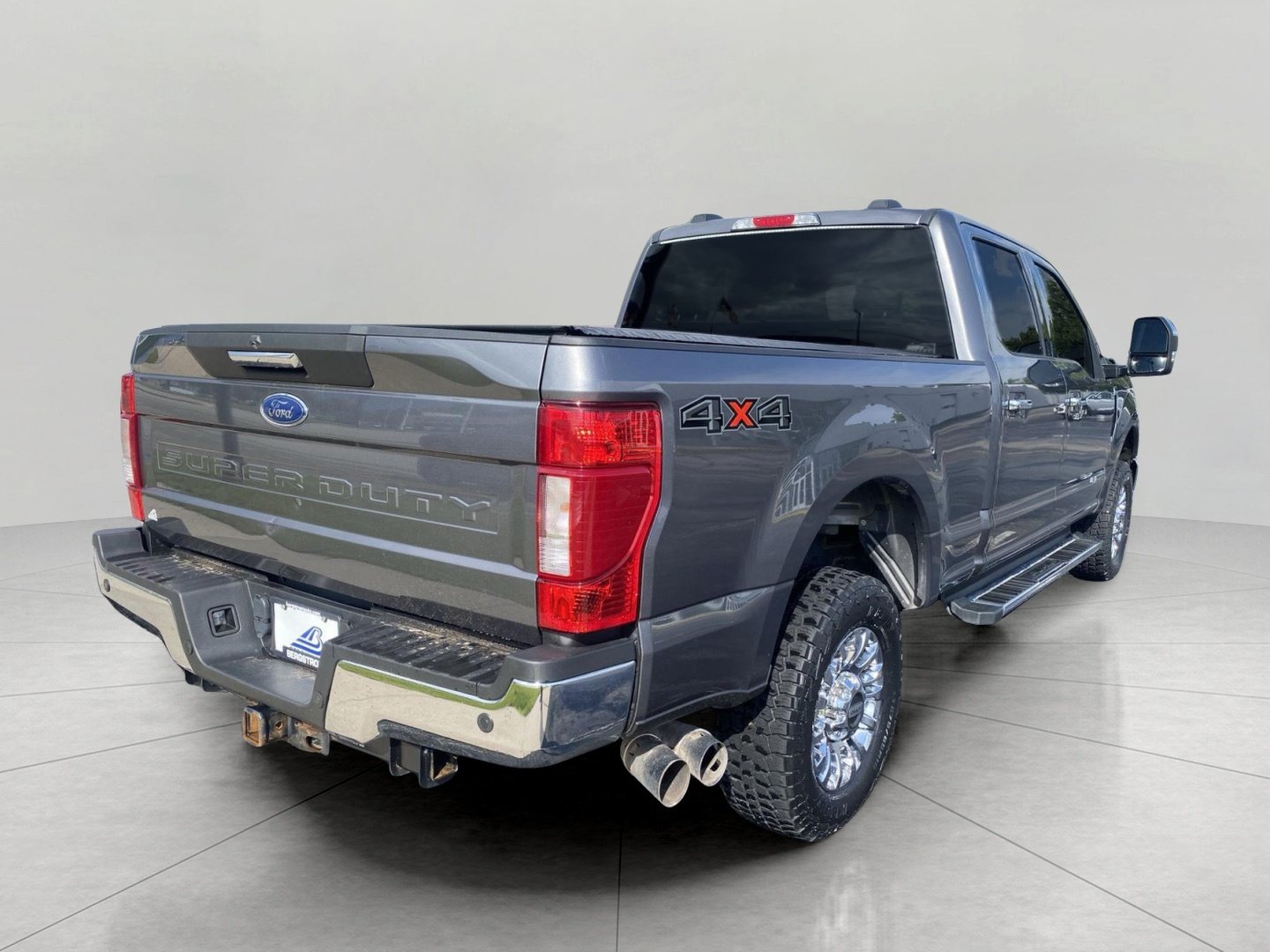 Certified 2022 Ford F250 XLT w/ XLT Premium Package AWD/4WD image 10
