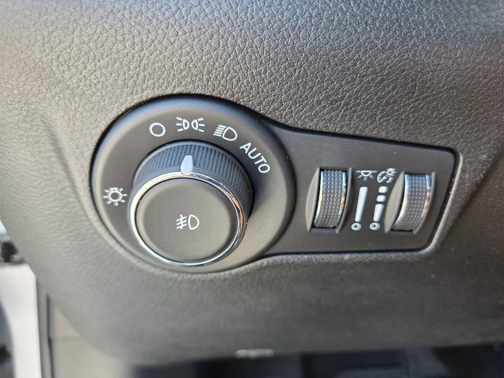 Used 2024 Jeep Compass Trailhawk AWD/4WD image 12