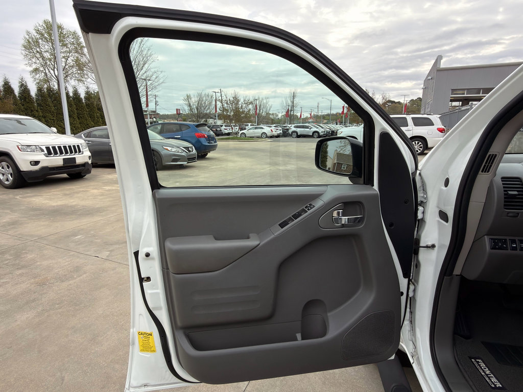 Used 2018 Nissan Frontier SV w/ Value Truck Package image 11