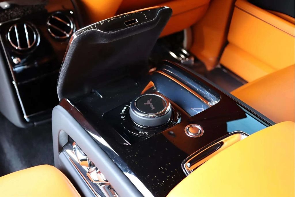 Used 2024 Rolls-Royce Phantom Sedan w/ The Phantom Package RWD image 11