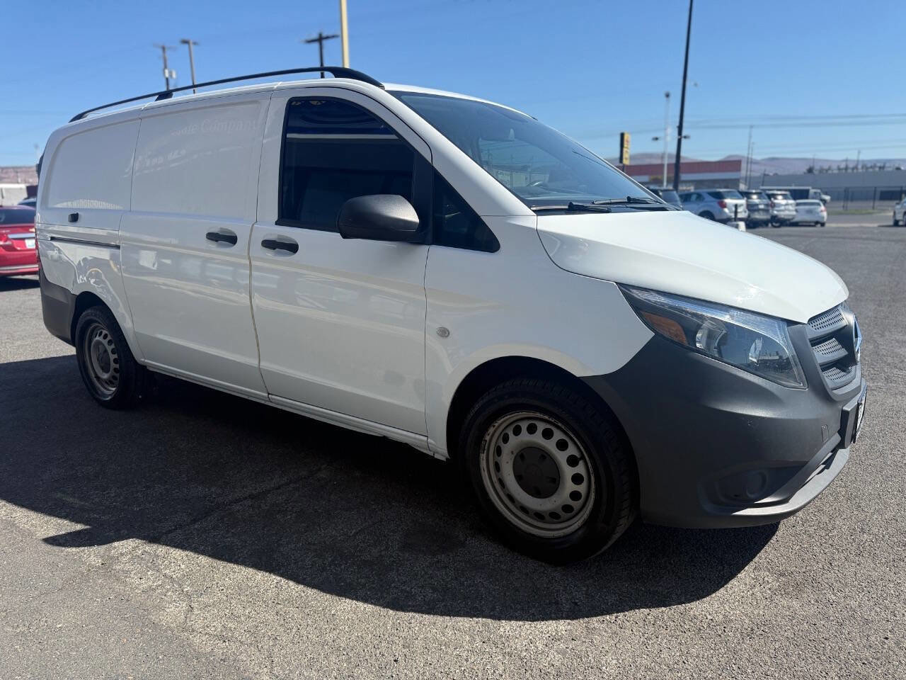 Used 2018 Mercedes-Benz Metris image 2