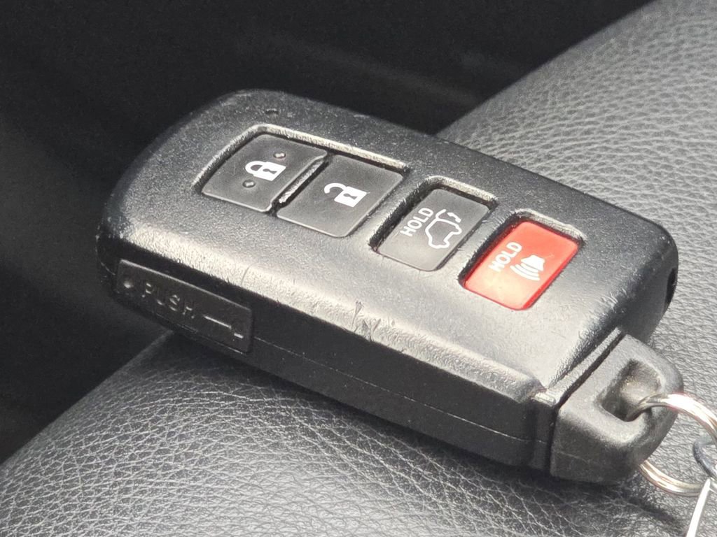 Used 2014 Toyota RAV4 Limited w/ Technology Package AWD/4WD image 36