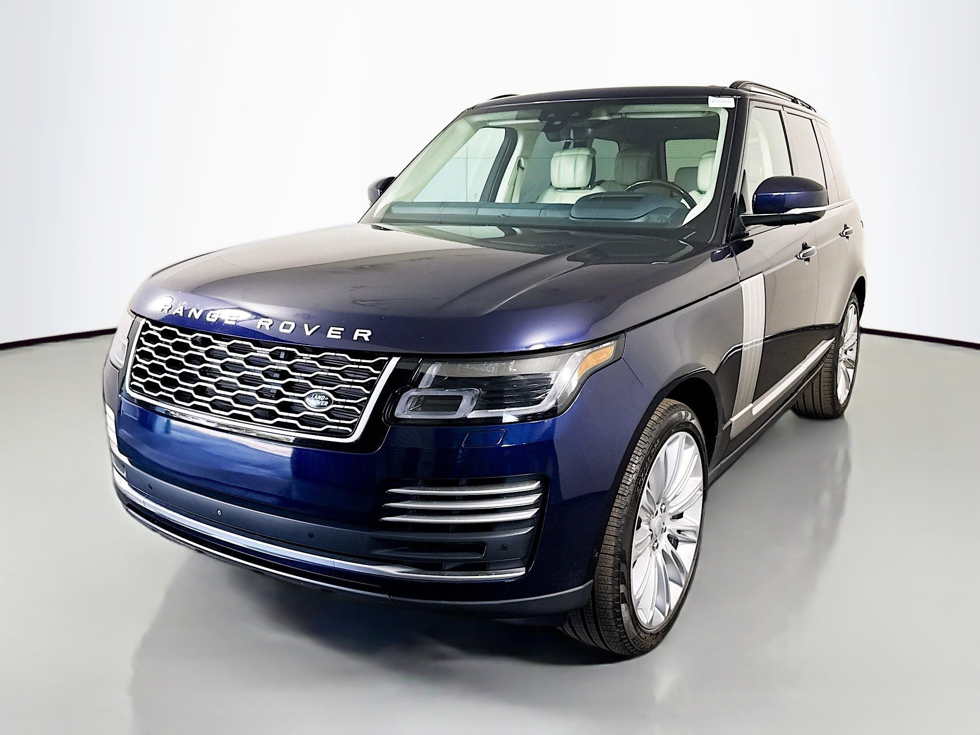Used 2019 Land Rover Range Rover Autobiography image 4