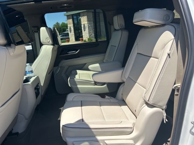 Used 2025 GMC Yukon XL Denali w/ Denali Reserve Package AWD/4WD image 11