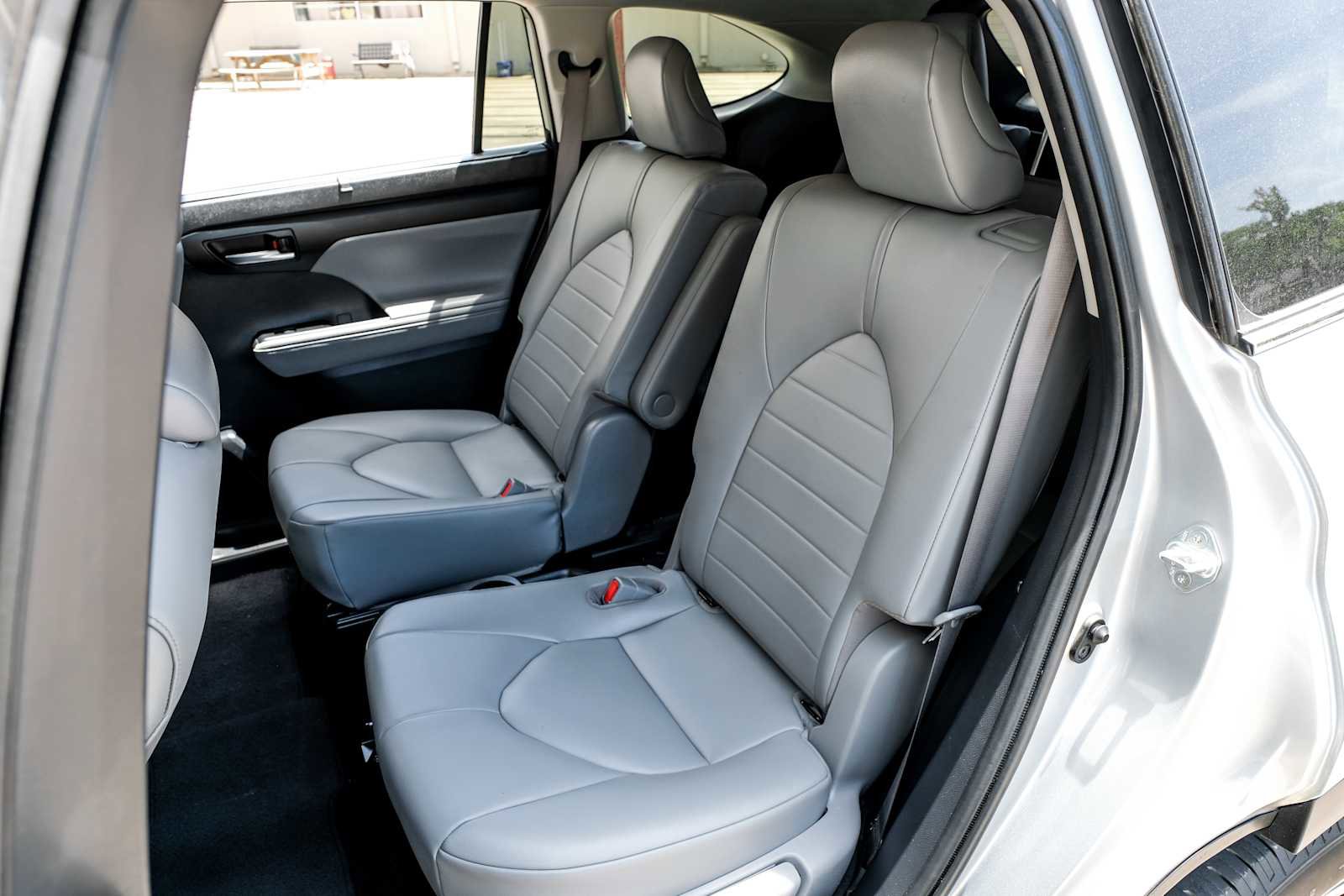 Used 2020 Toyota Highlander XLE FWD image 40