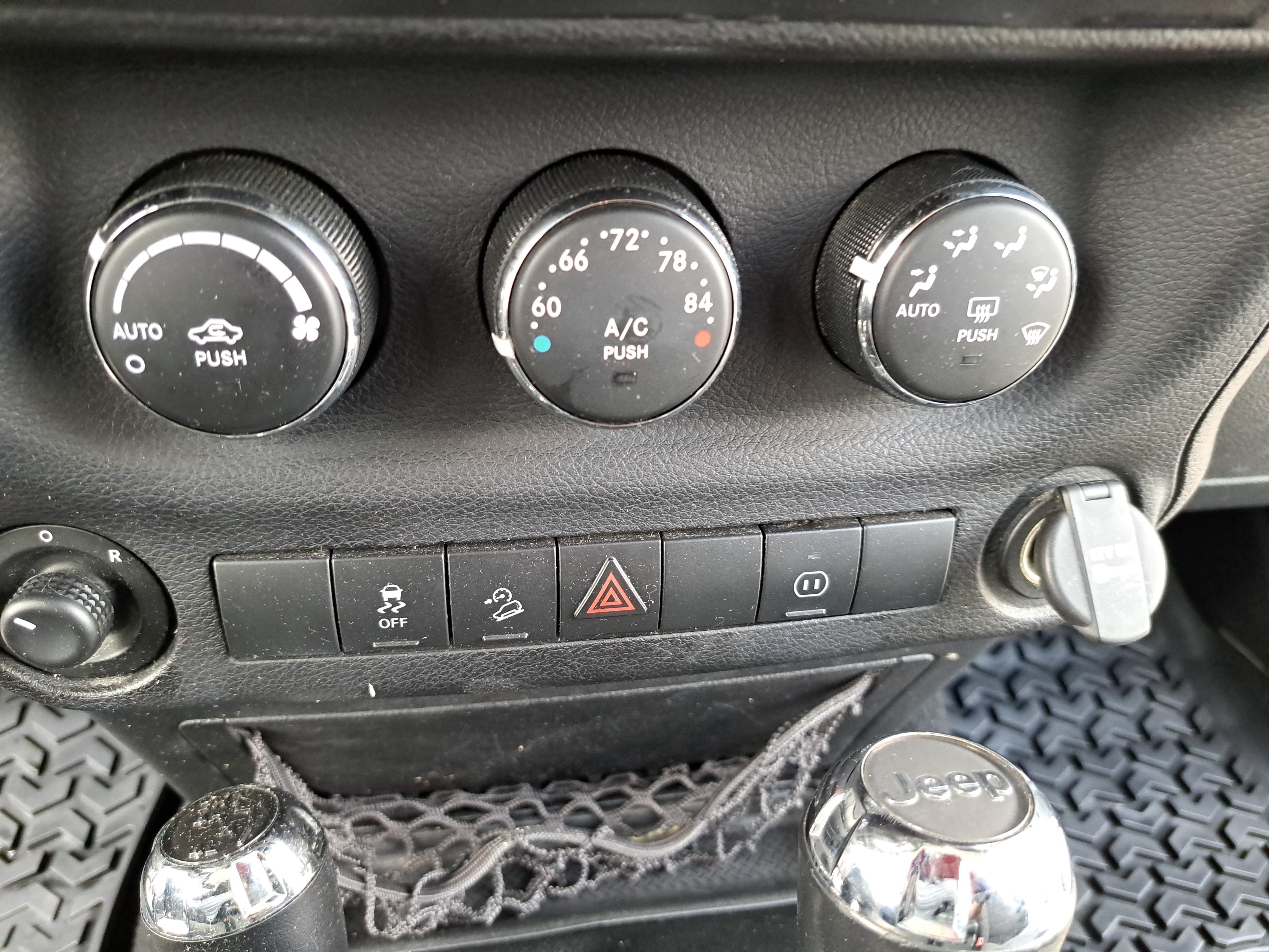 Used 2012 Jeep Wrangler Unlimited Sahara w/ Dual Top Group AWD/4WD image 20