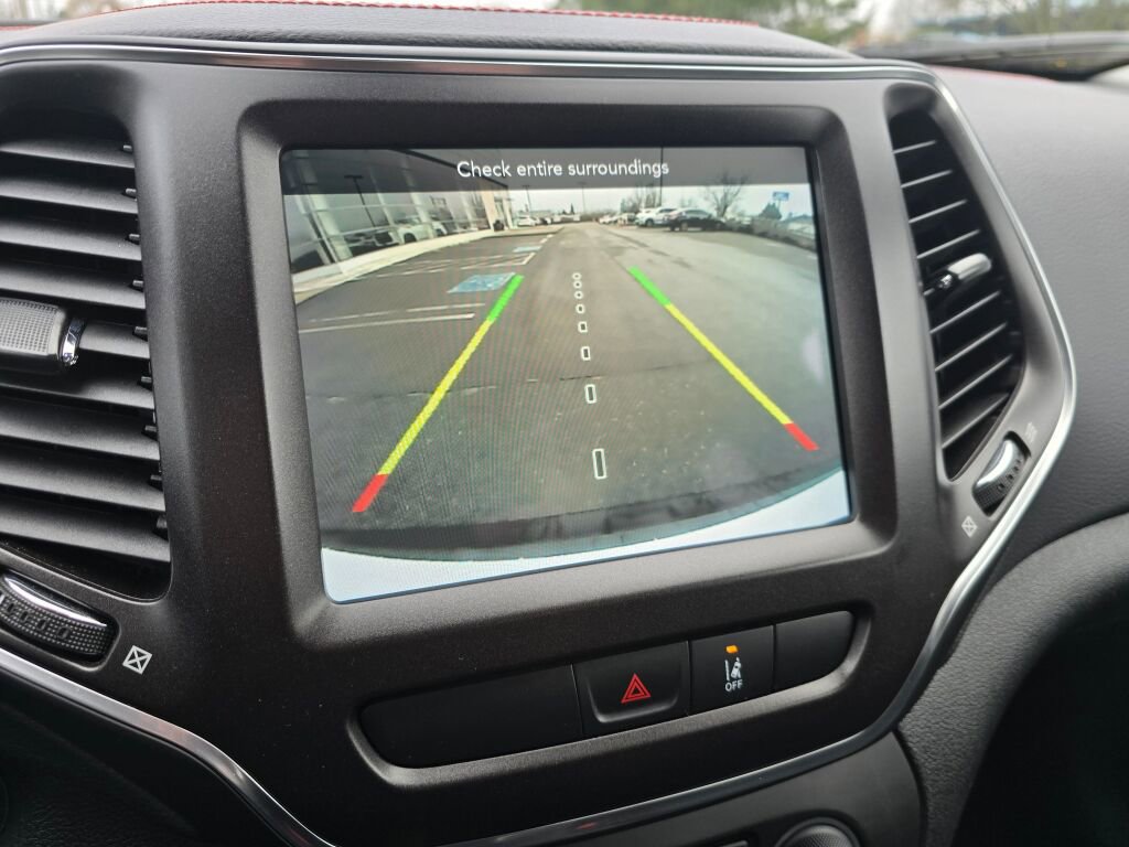 Used 2022 Jeep Cherokee Trailhawk w/ Trailer Tow Group image 32