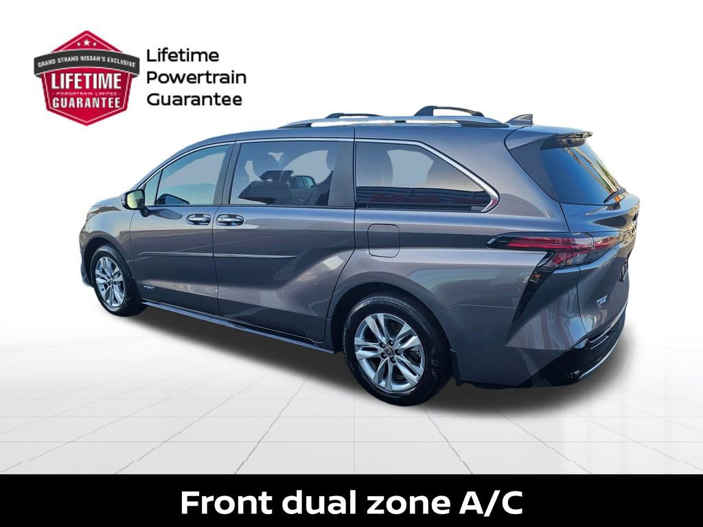 Used 2021 Toyota Sienna Limited image 4