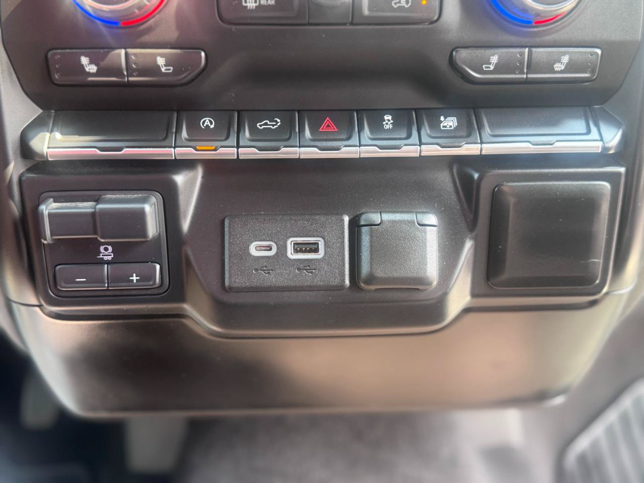 Used 2019 Chevrolet Silverado 1500 LT w/ All-Star Edition AWD/4WD image 12