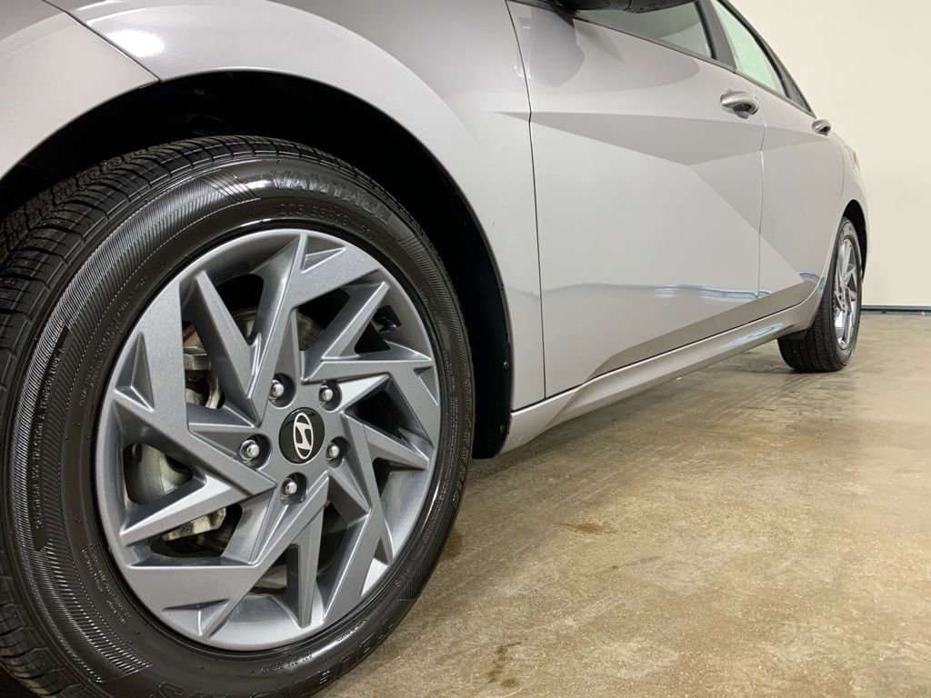 Used 2024 Hyundai Elantra SEL image 2