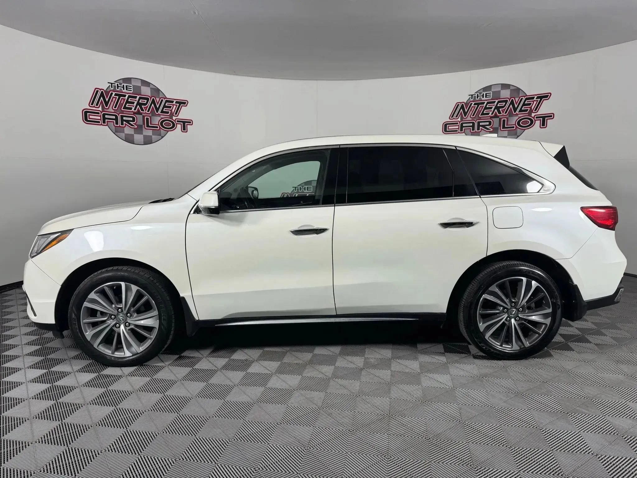 Used 2017 Acura MDX w/ Technology Package AWD/4WD image 4