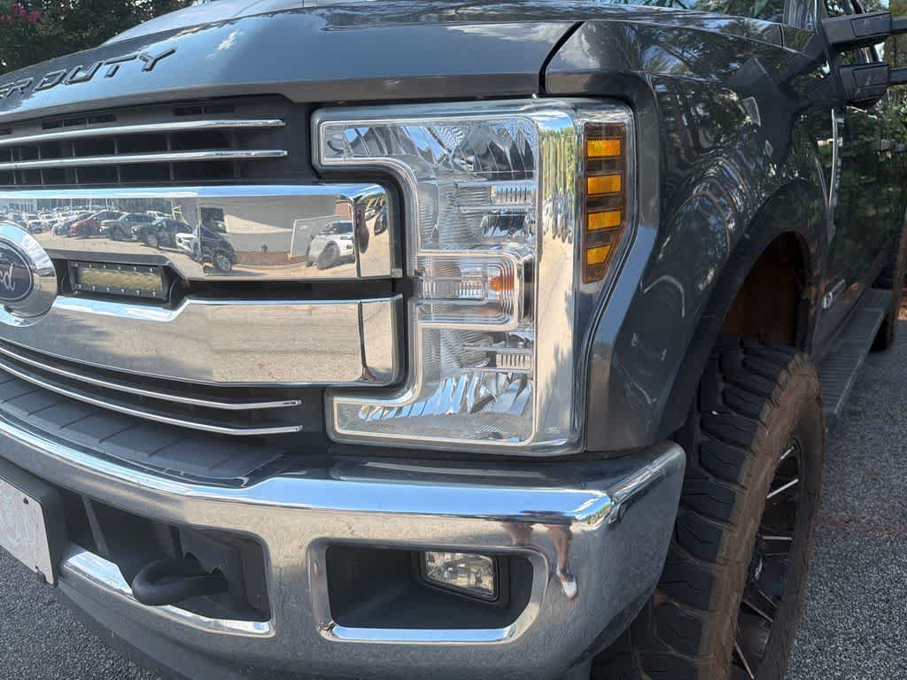 Used 2019 Ford F250 Lariat w/ Lariat Value Package AWD/4WD image 4