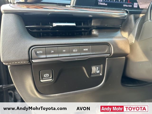 Used 2023 Cadillac Escalade Premium Luxury image 13