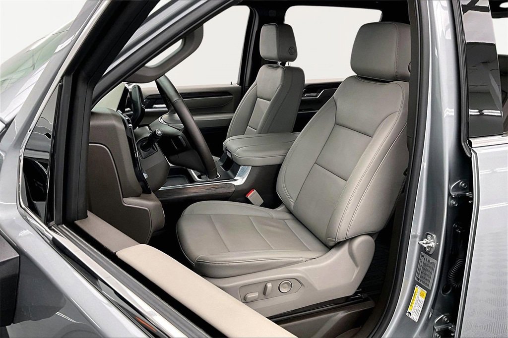 Used 2025 GMC Sierra 3500 SLT w/ SLT Premium Package image 26