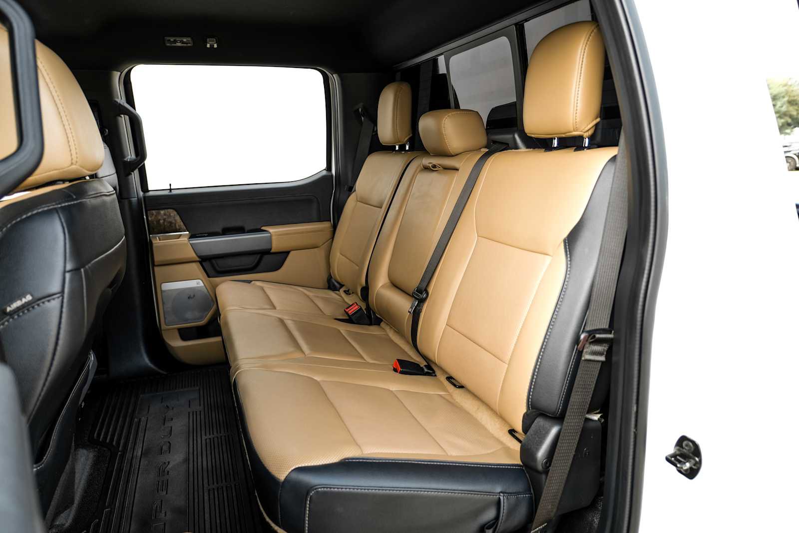 Used 2023 Ford F350 Lariat w/ FX4 Off-Road Package image 39