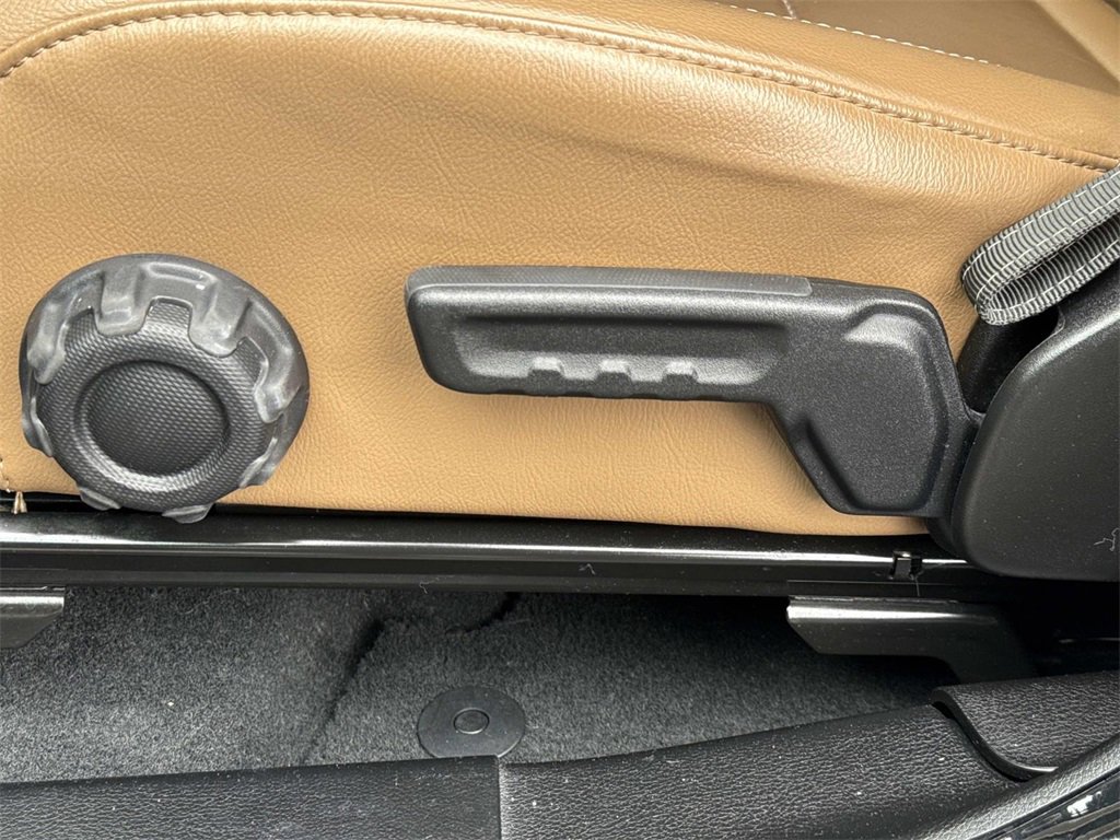 Used 2022 Jeep Wrangler Unlimited Sahara w/ Cold Weather Group image 17